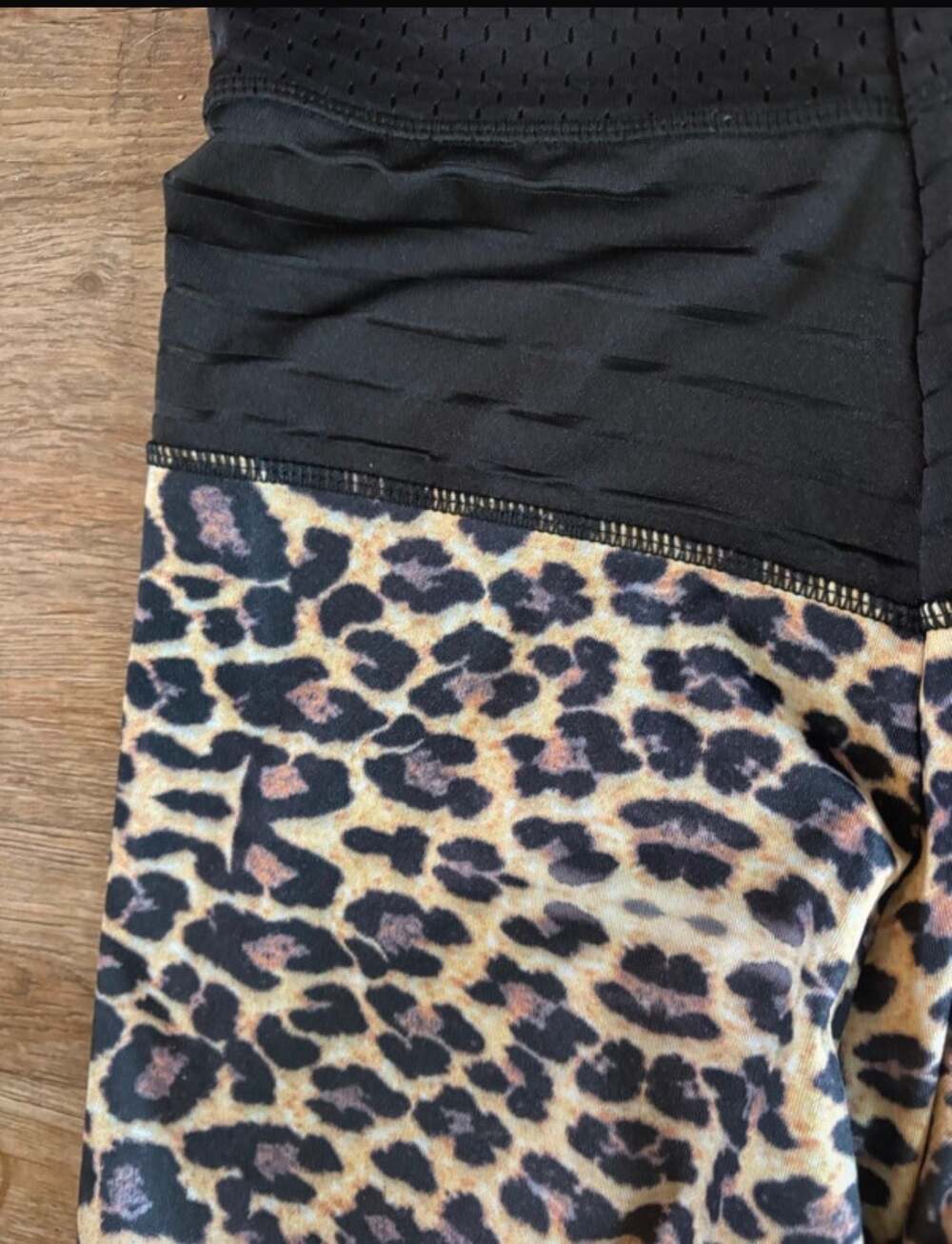 Leopard Print Ruched Butt High-Waisted Mesh Spliced Yoga Leggings - Picture 2 of 5